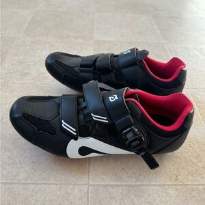 Peleton shoes size 44, men 10.5